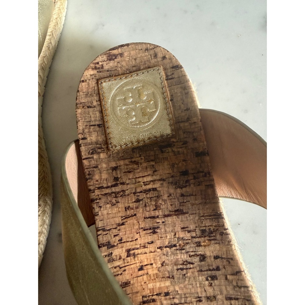 Tory Burch Thora Metallic Gold Thong Sandals Cork Signature Logo Detail Sz 10.5 - Picture 3 of 11